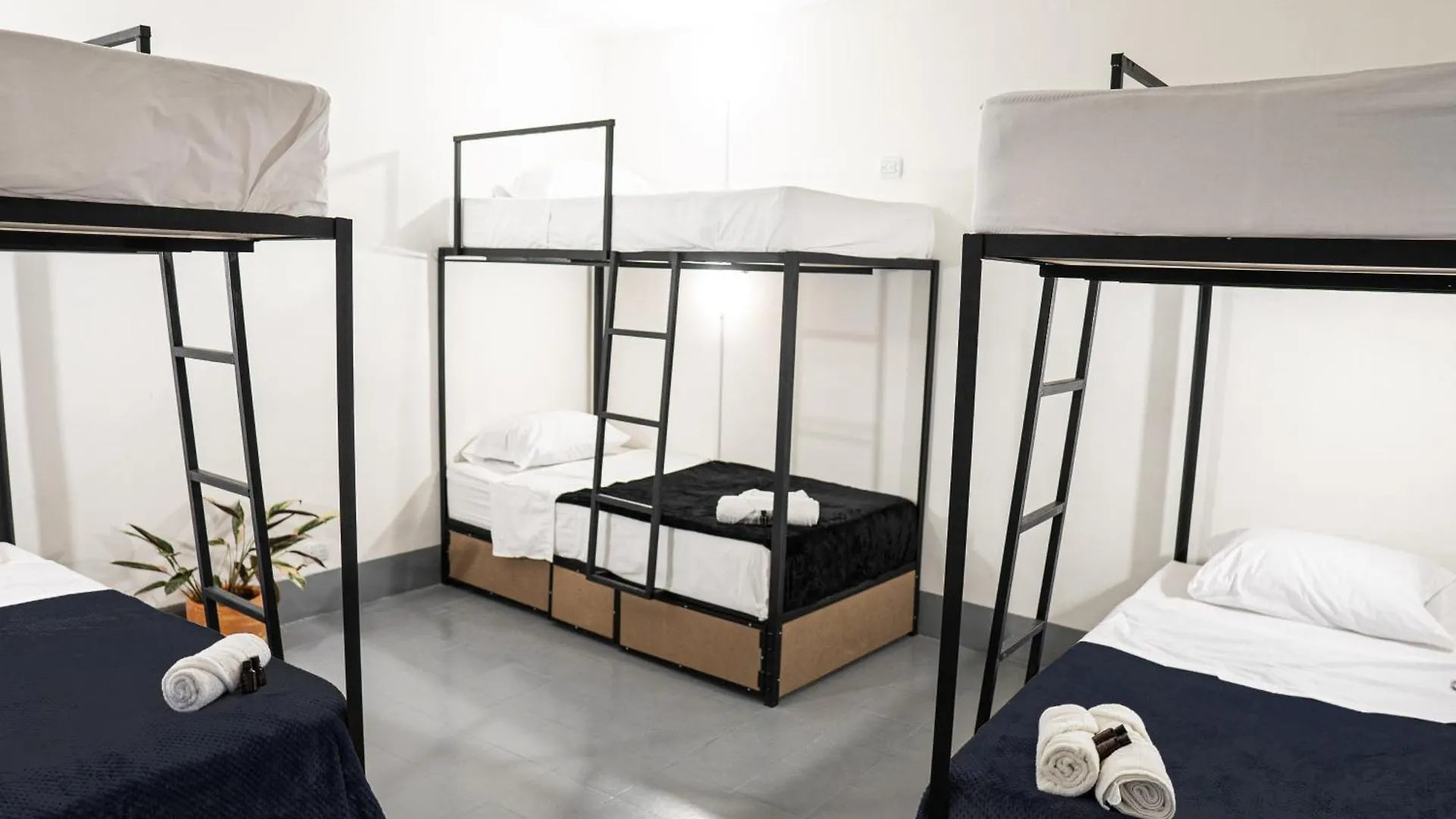 Laureles Garden Hostel Медельин 0*,  Колумбия