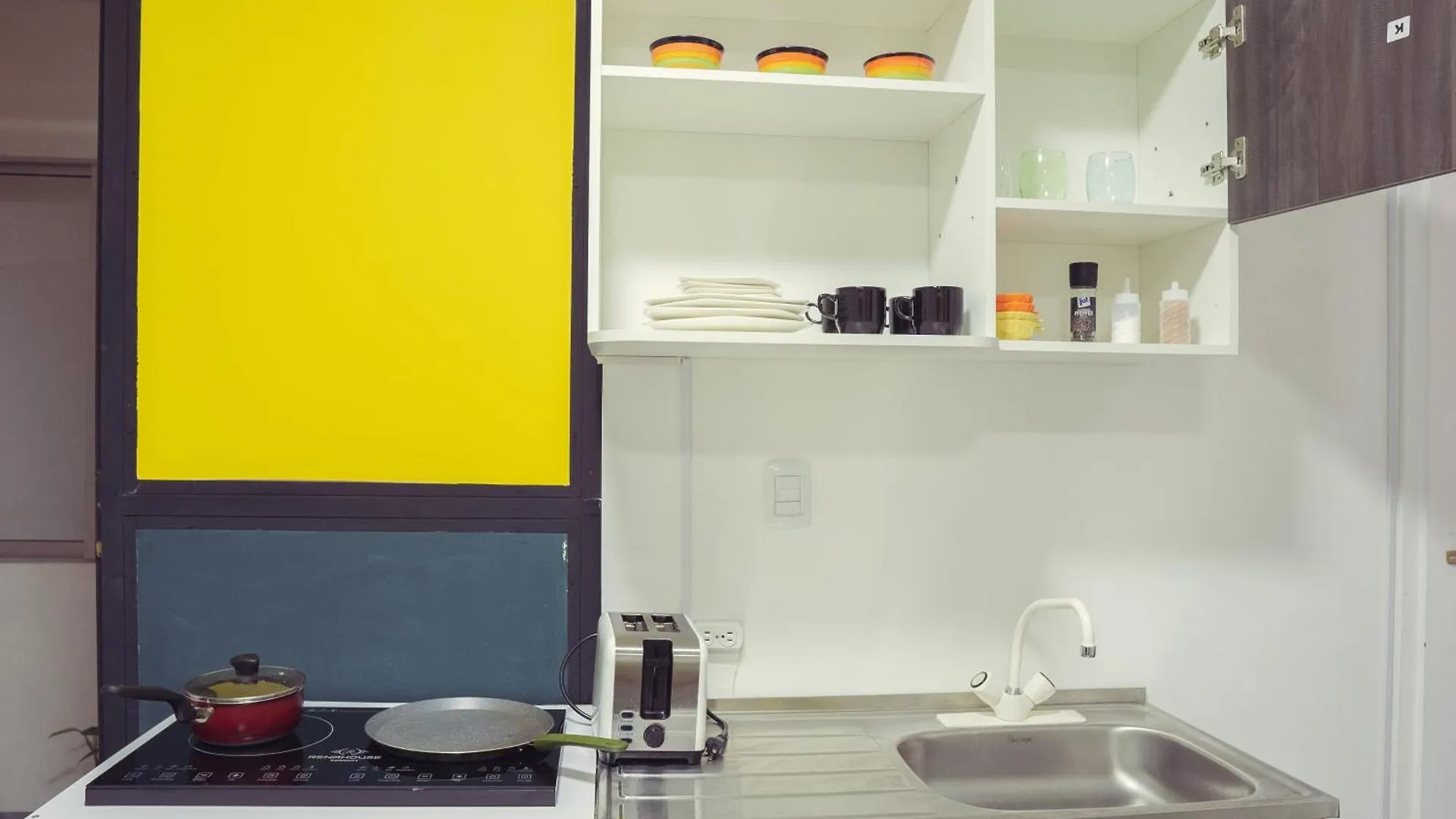 Laureles Garden Hostel Медельин Гостевой дом