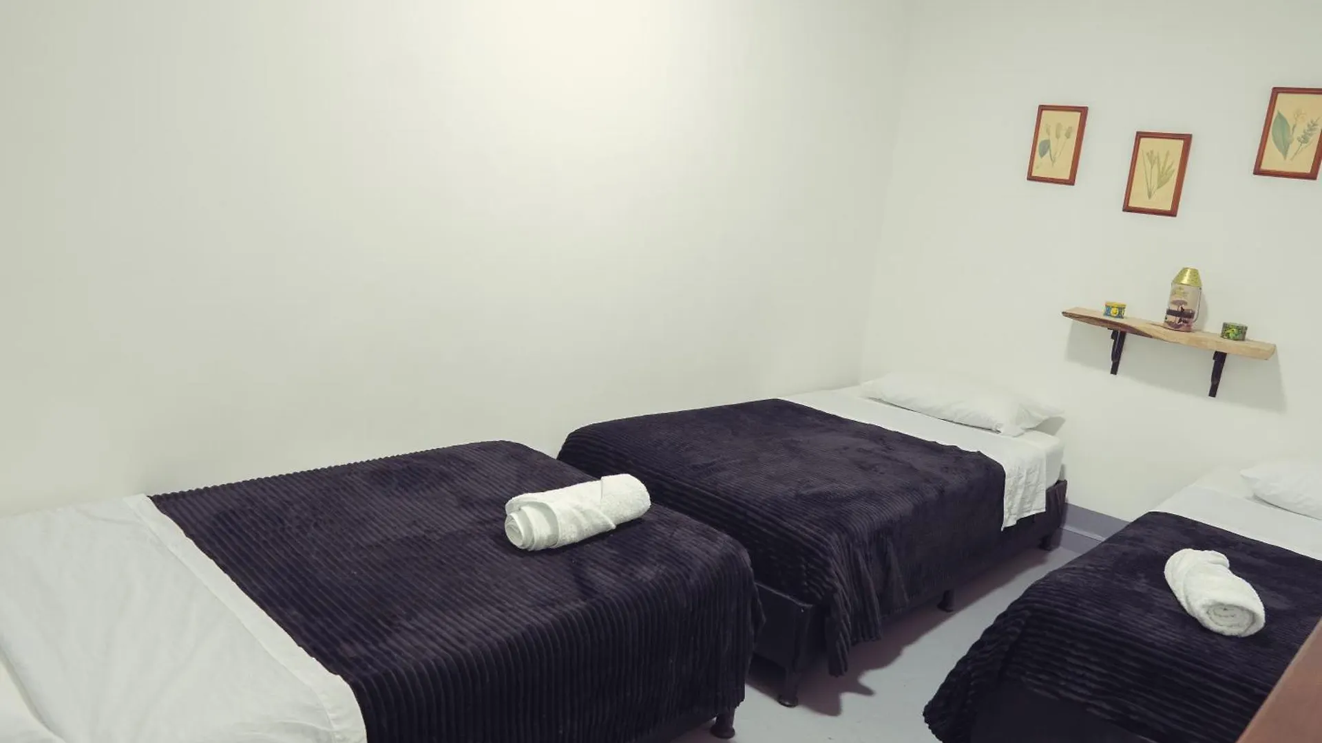 Laureles Garden Hostel Медельин Колумбия