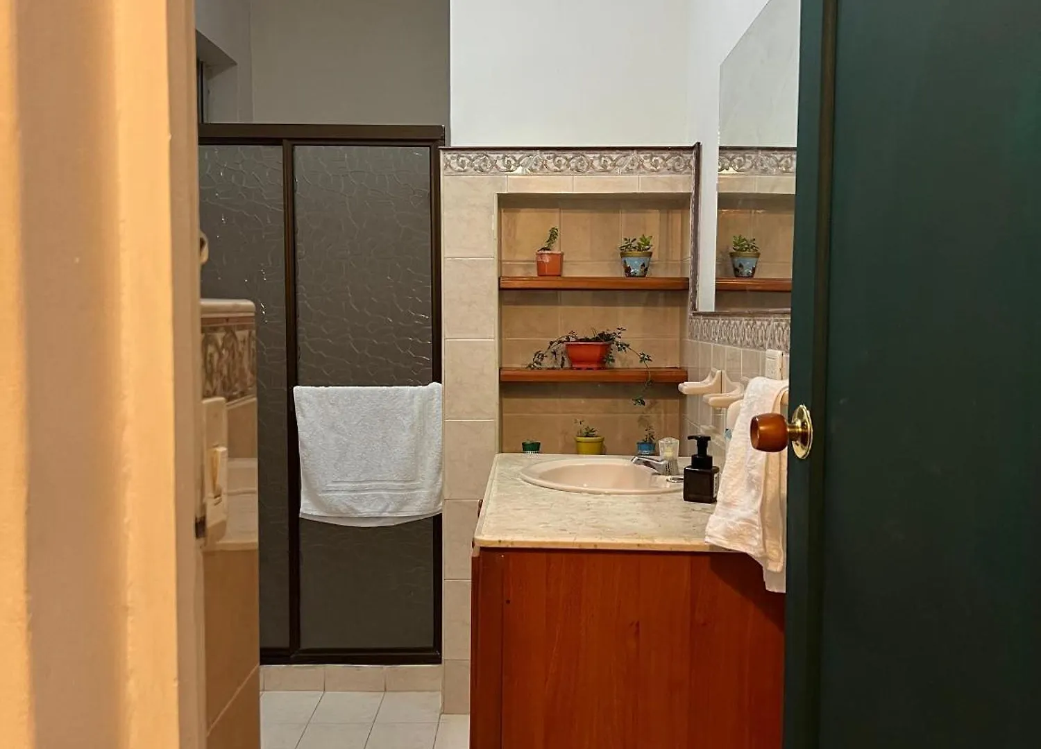 Laureles Garden Hostel Медельин